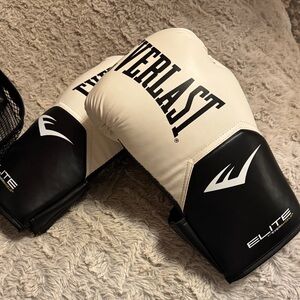 Everlast Two-Tone Training Boxing Gloves - White & Black